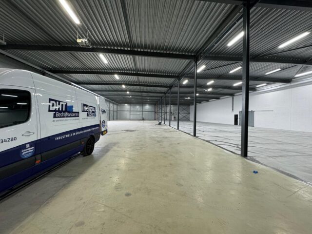 DHT Bedrijfsvloeren rondt laatste fase van 10.000 m² coatingvloeren af bij Hospitainer in Vaassen